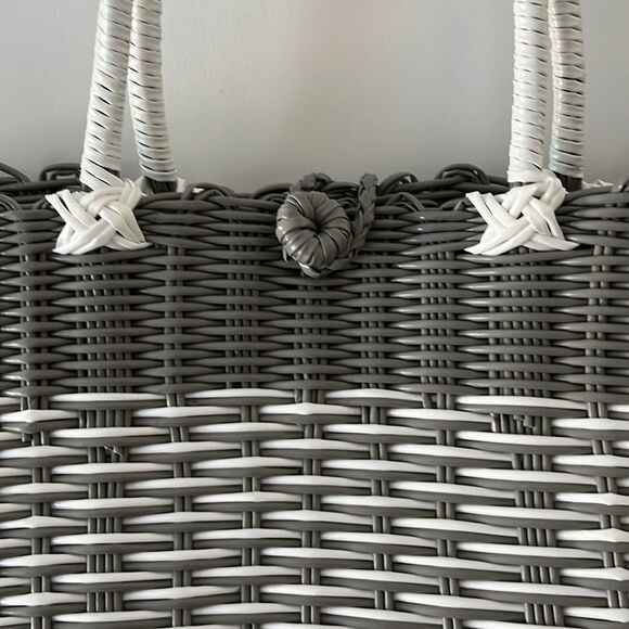 Tru Face by Grace Stylish Two-Tone Woven Tote Bag - Picture 2 of 8